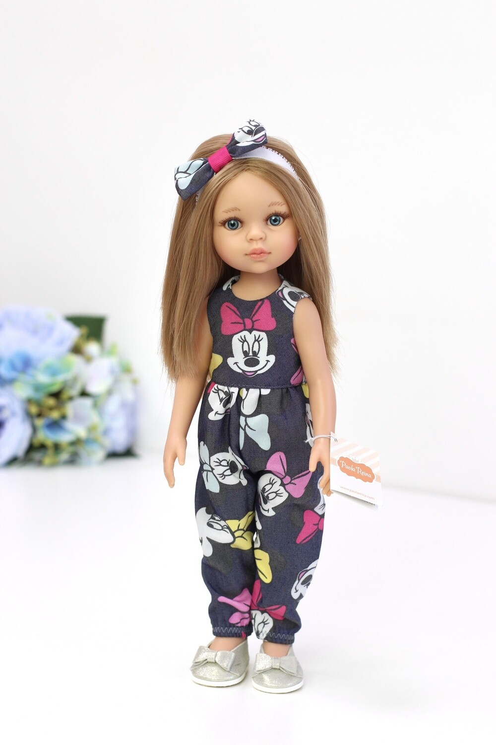 Кукла Карла с голубыми глазами и волосами до пояса в комбинезоне с мышкой, Паола Рейна , 34 см
