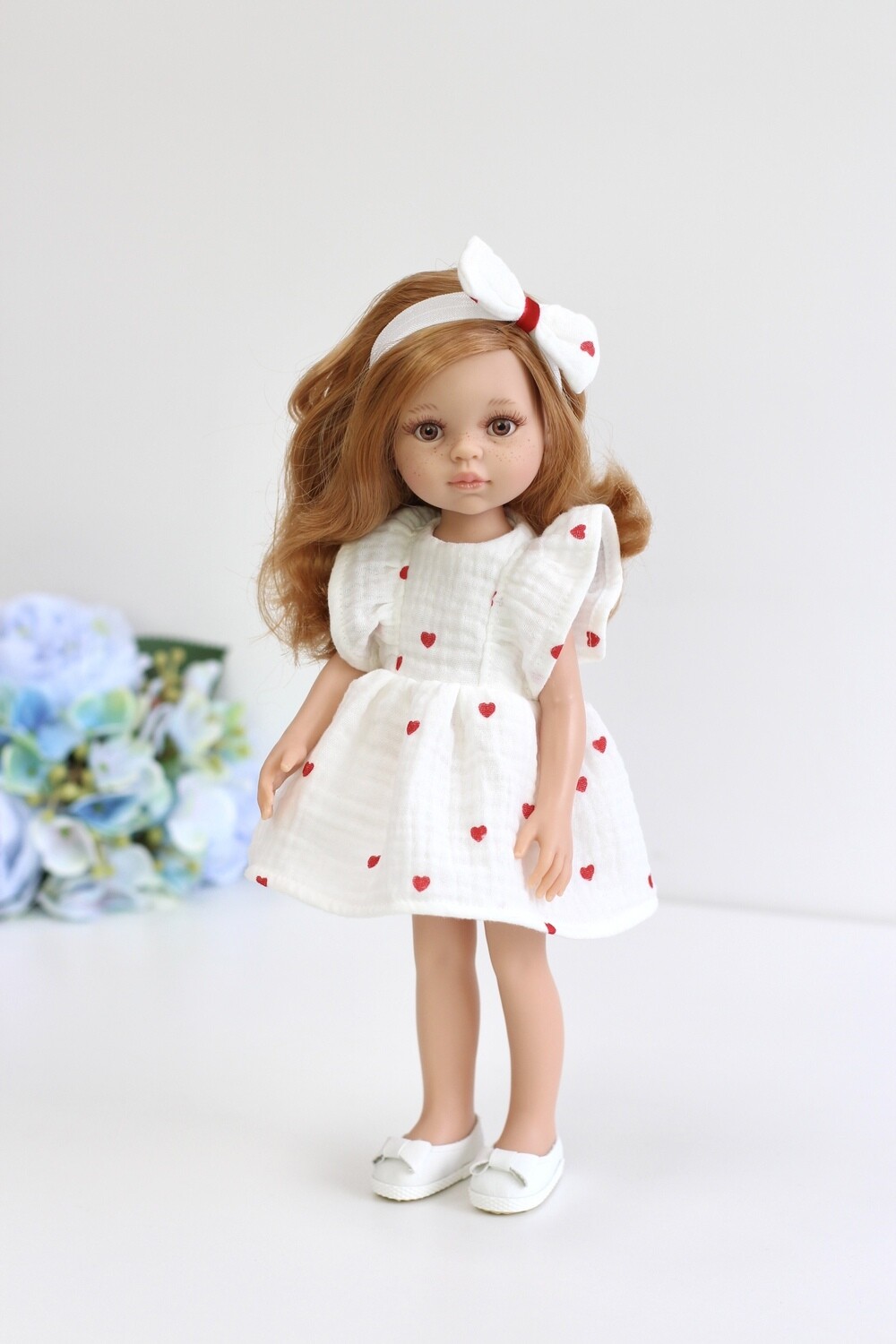 Кукла Ноэми в муслиновом платье 