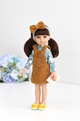Кукла Кэрол с чёлкой в вельветовом сарафане Паола Рейна (пижама в комплекте), 34 см