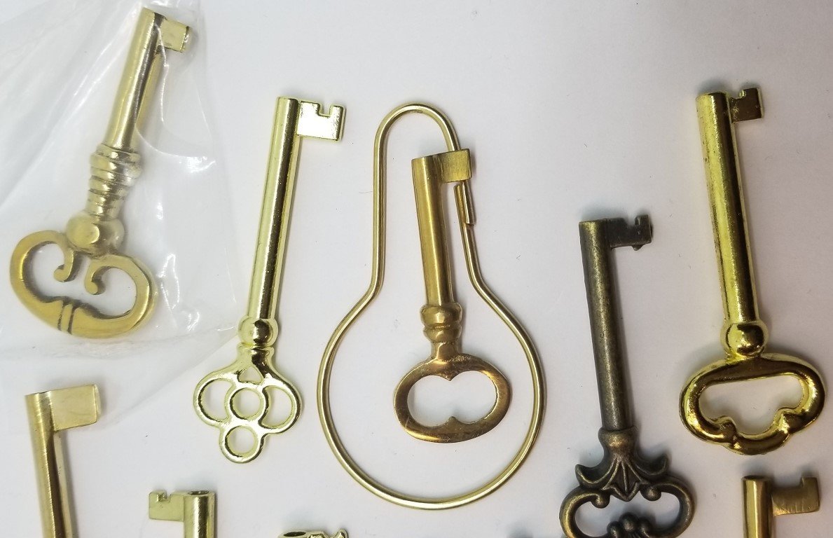 Set of 12 Large Skeleton Keys With 4 Locks on A Big Ring Antique Brass Tone  