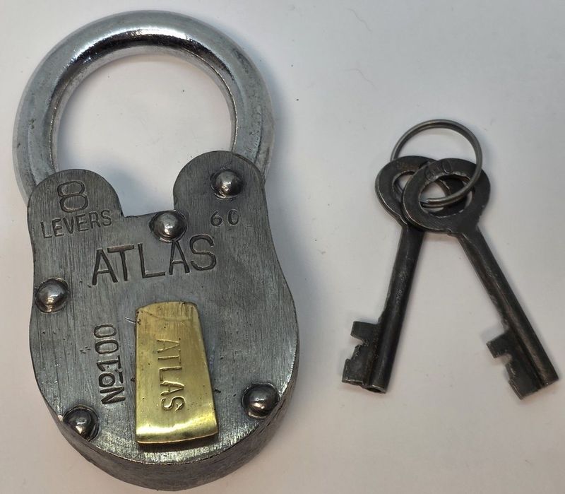 Reproduction Atlas Pad Lock antique vintage retro fancy pirate drawbolt keys decor fancy treasure chest trunk rustic iron levers no100