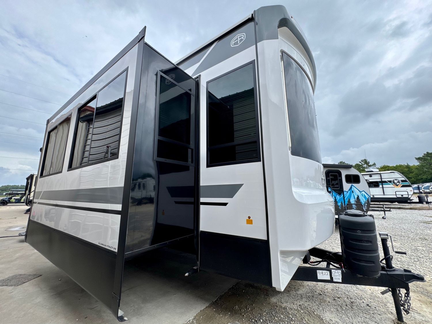 2026 FOREST RIVER CEDAR CREEK COTTAGE 40CCK