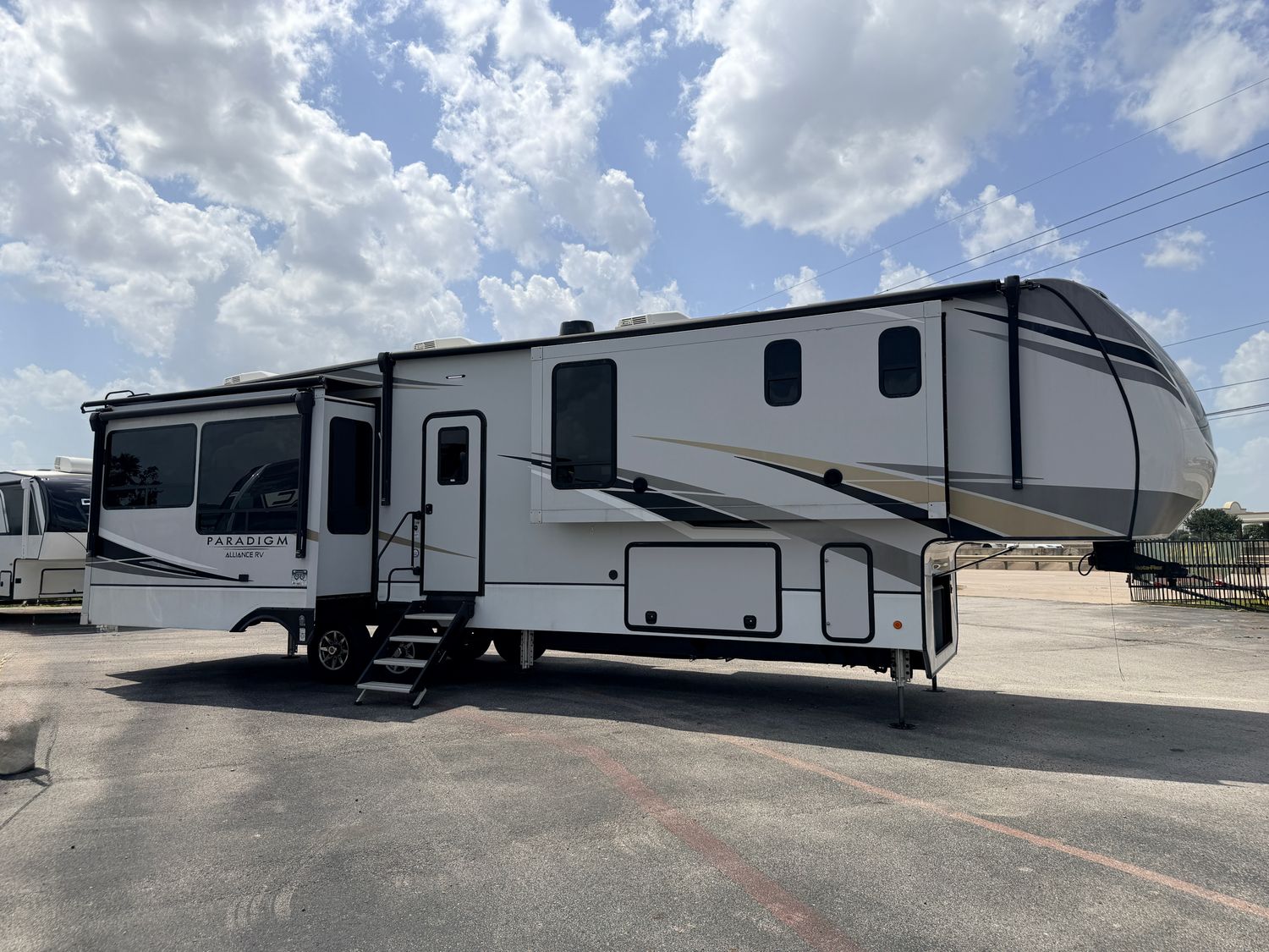 2021 Alliance RV Paradigm 370FB