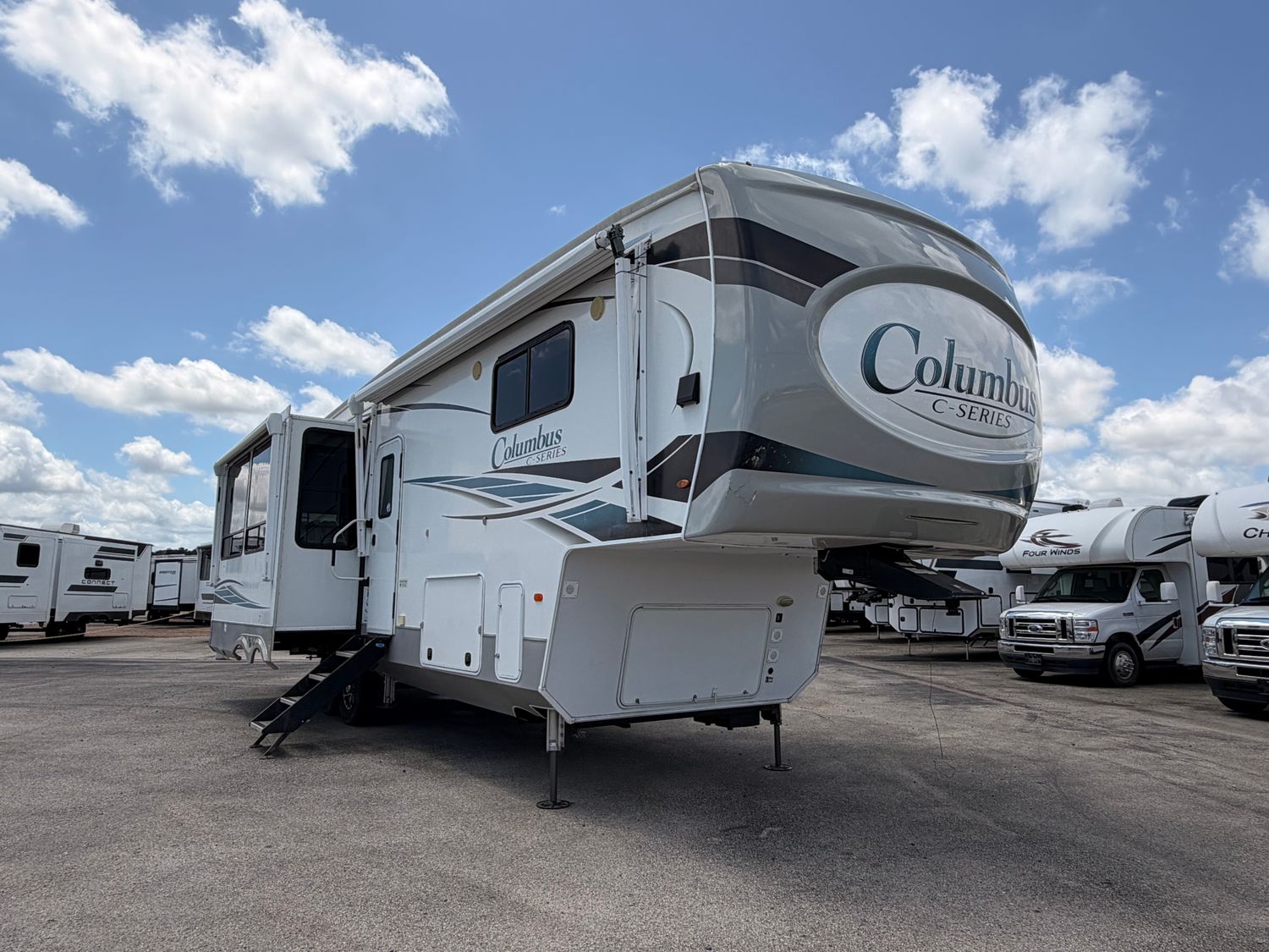 2022 Palomino Colombus C-Series 299RLC