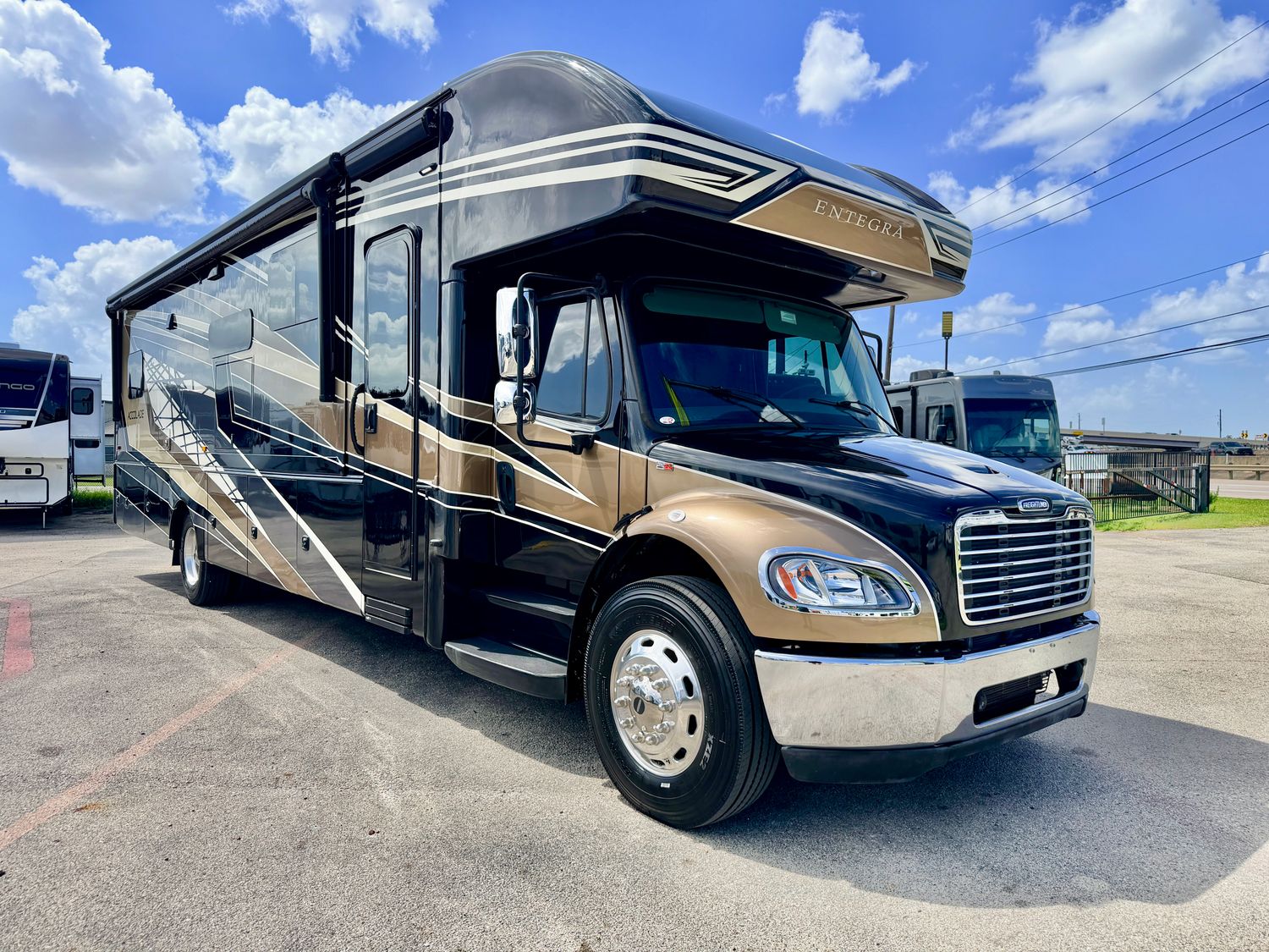 2023 Entegra Coach Accolade 37M