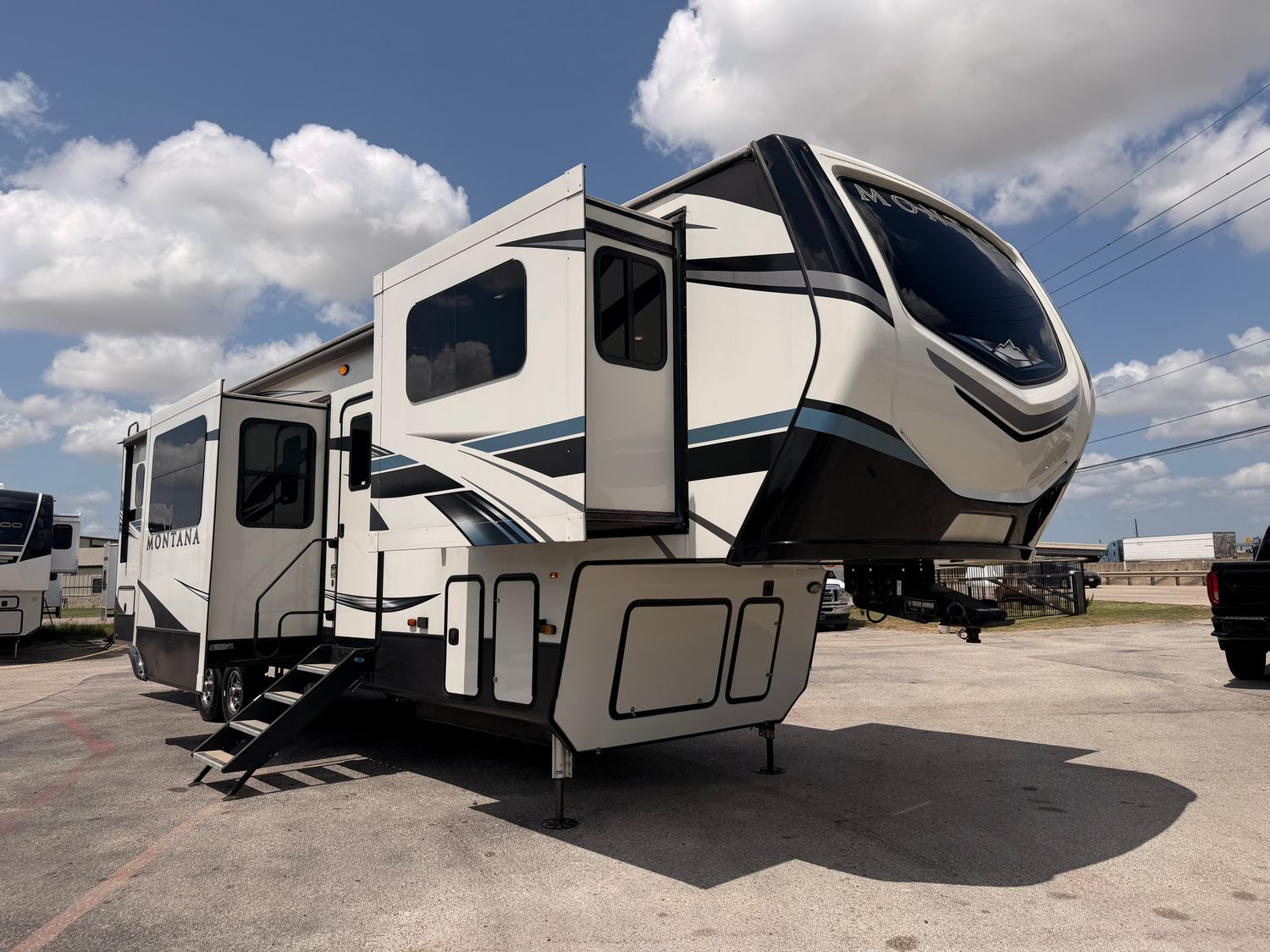 2021 Keystone RV Montana 3761FL