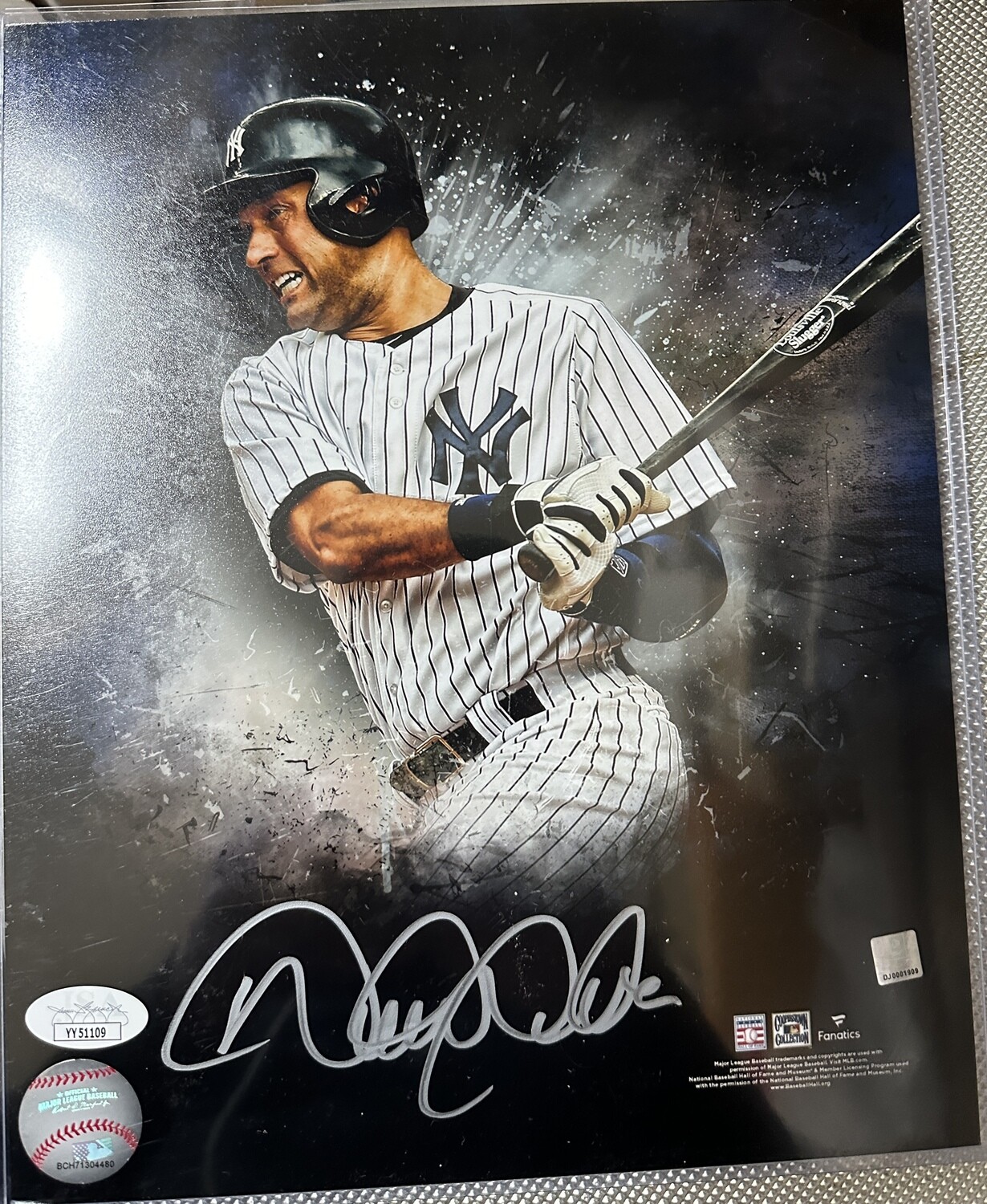 Derek Jeter Signed 8x10 picture JSA Cert