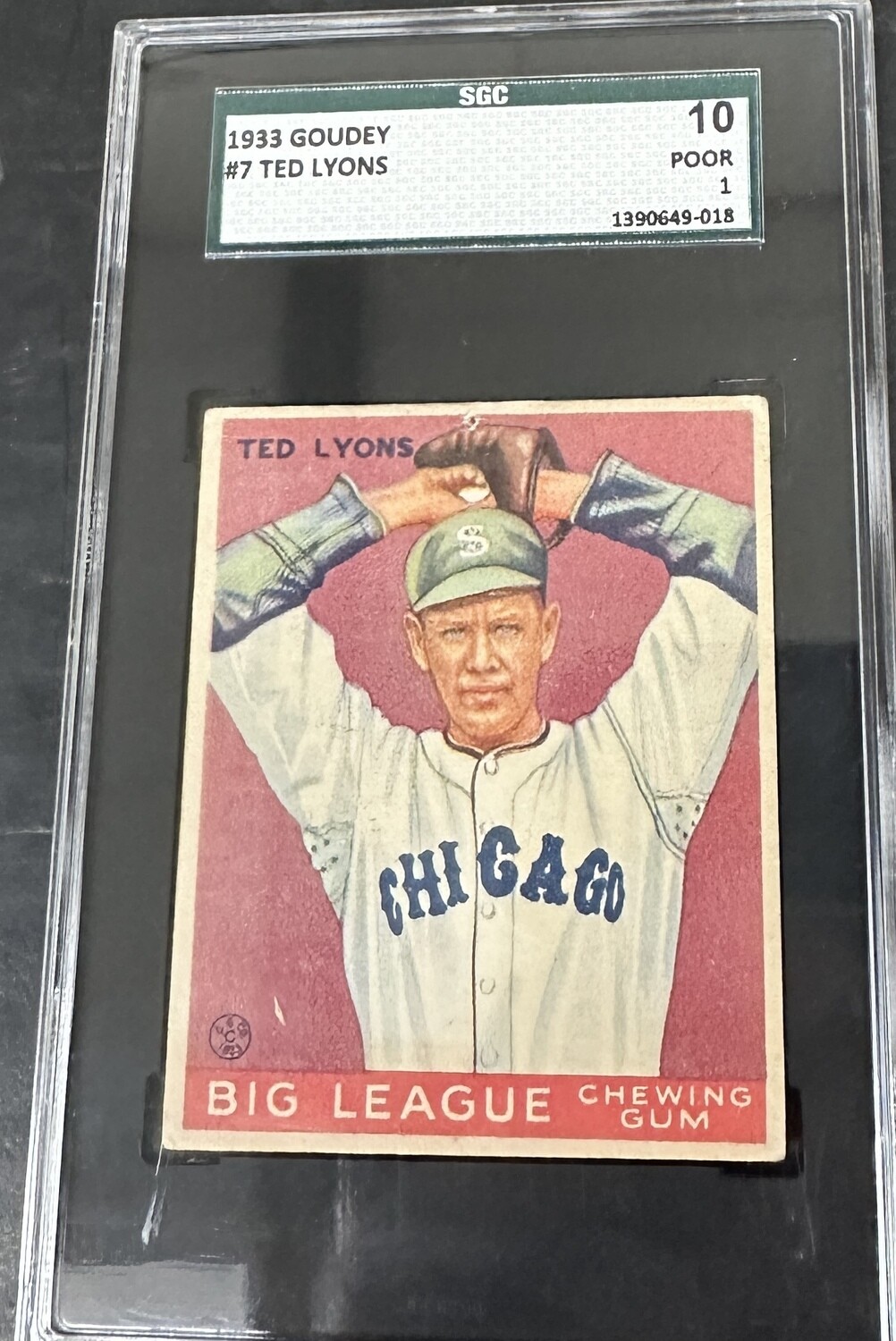 1933 Goudey #7 Ted Lyons SGC 1