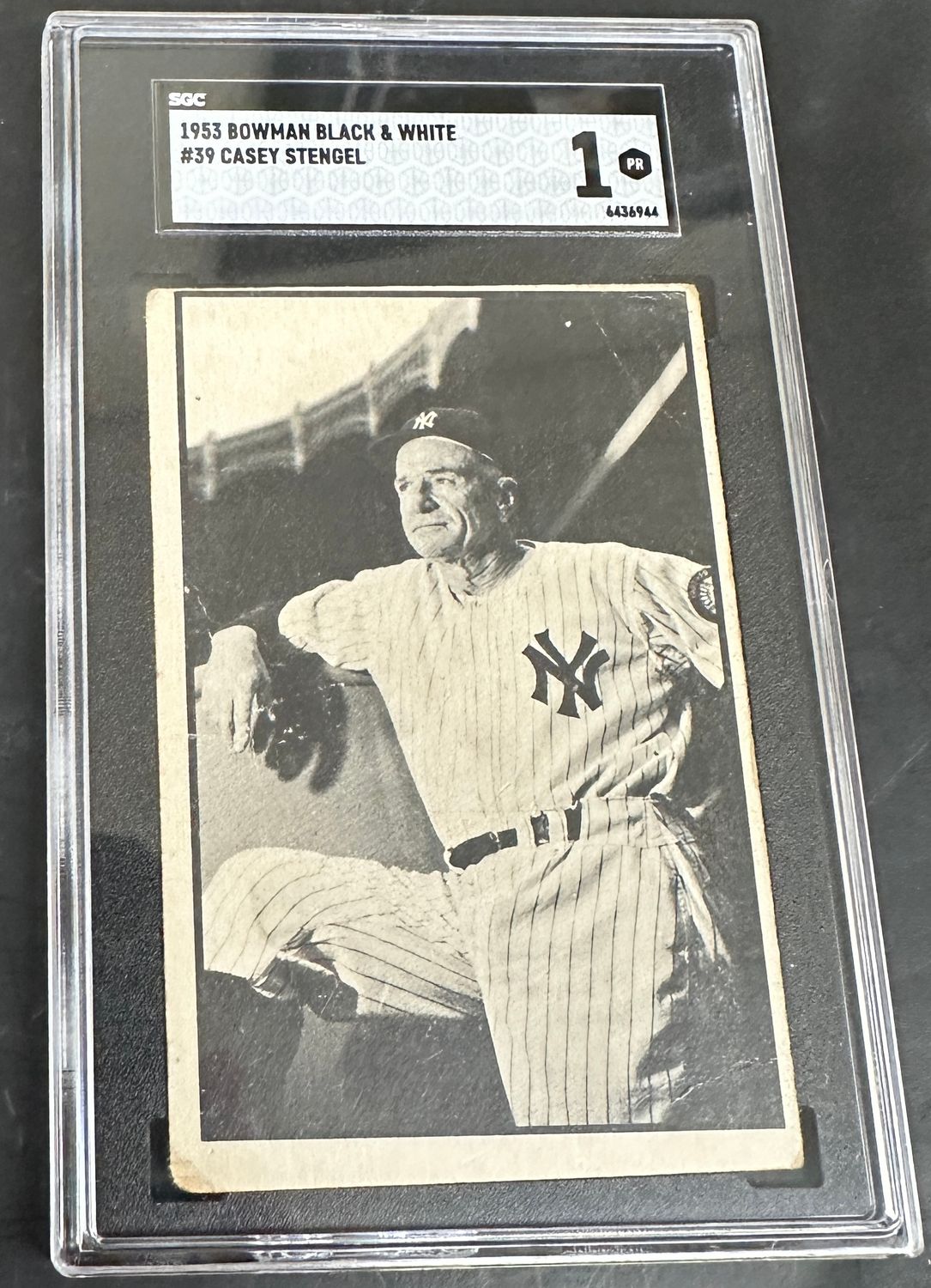 1953 Bowman B &amp; W Casey Stengel SGC 1