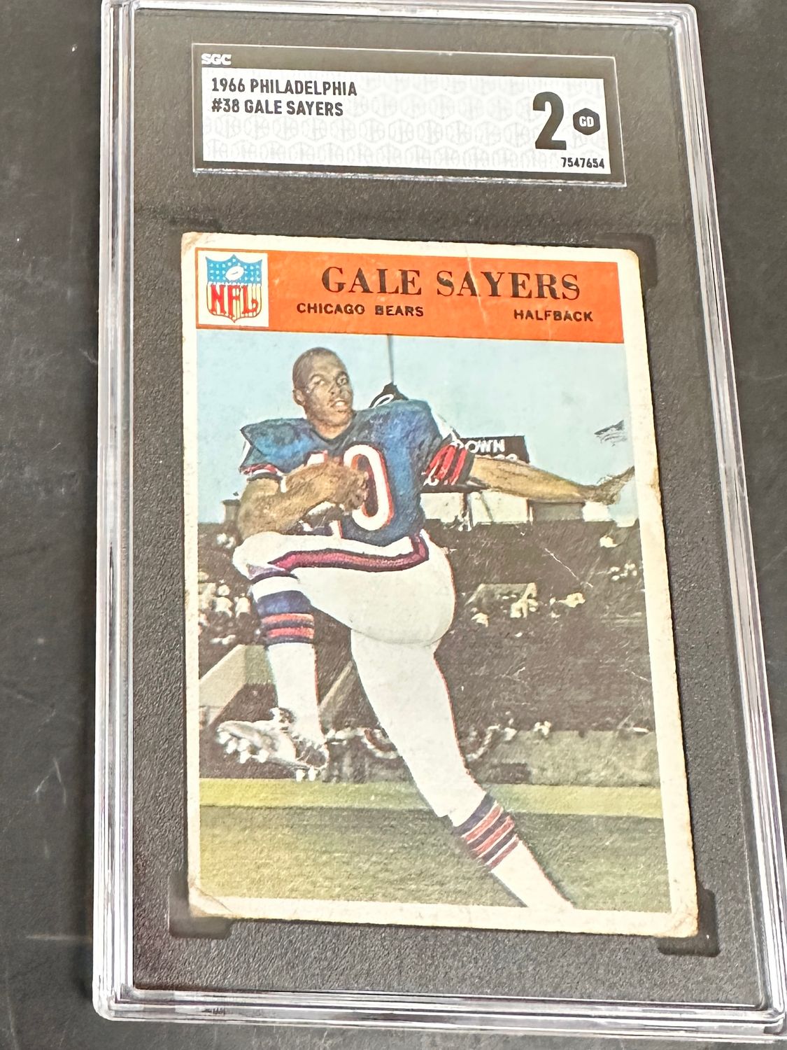 1966 Philadelphia #38 Gale Sayers rookie SGC 2