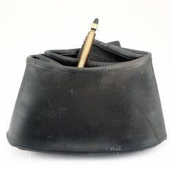 Schlauch mit Metallventil für Holzräder Schlauch mit Metallventil für Holzräder