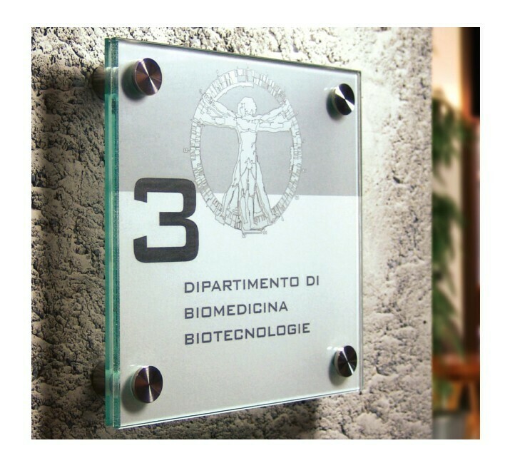 Beschriftungsschilder aus Acrylglas mit 4 Halter 150 x 150 mm