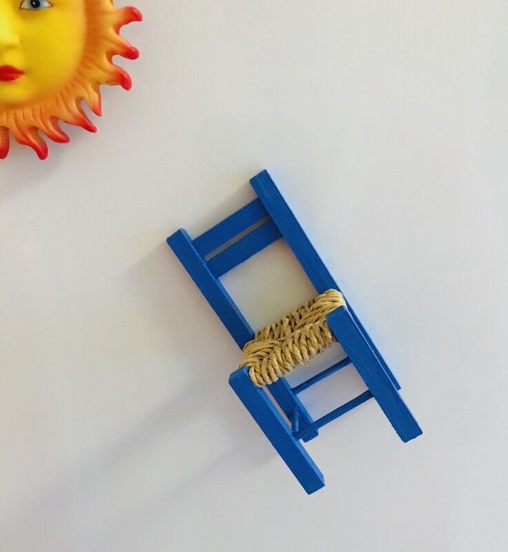 Miniature chair with magnet (different colors)