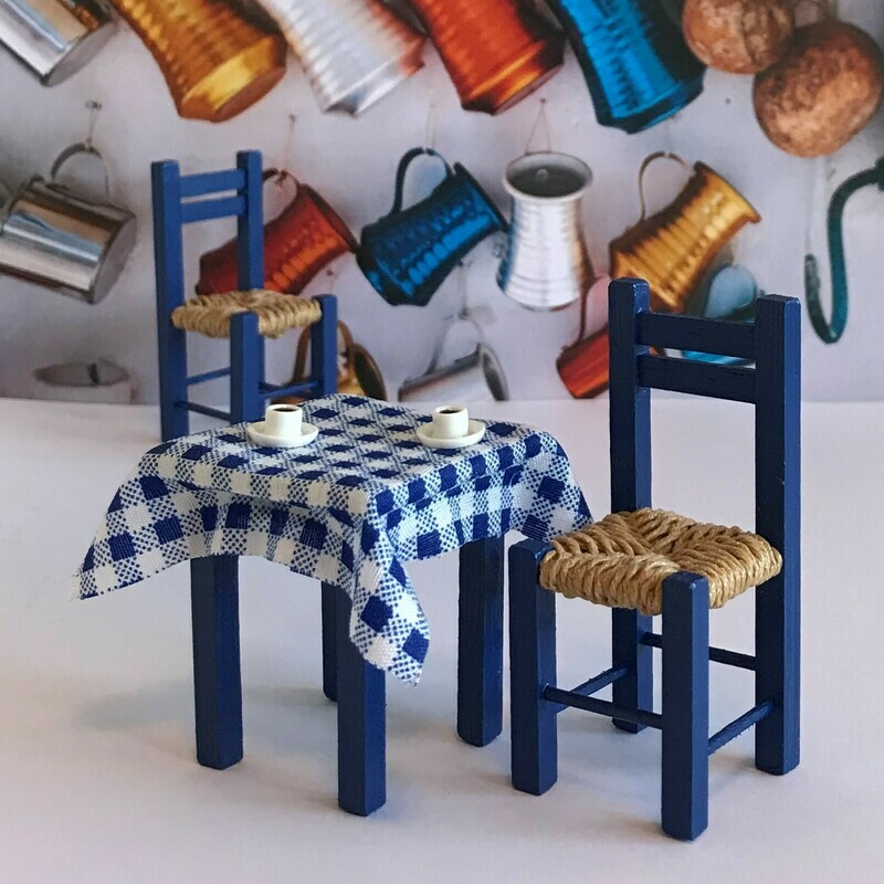 Miniature chairs and table with checkered tablecloth (different colors)