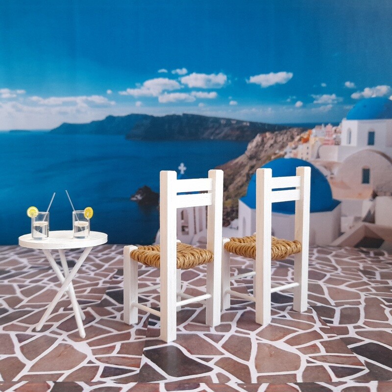 Miniature chairs with a round table (different colors)