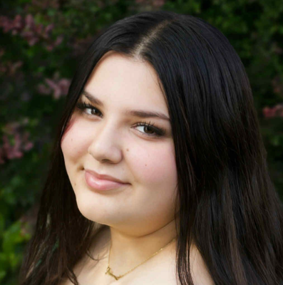 Mia V.