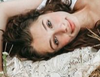 Isabelle R.