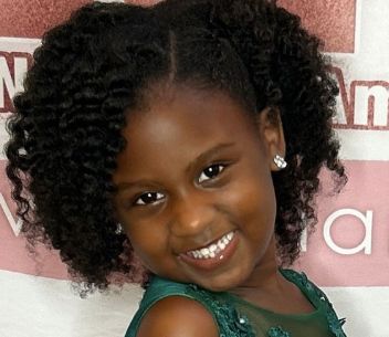 Rayelle F.
