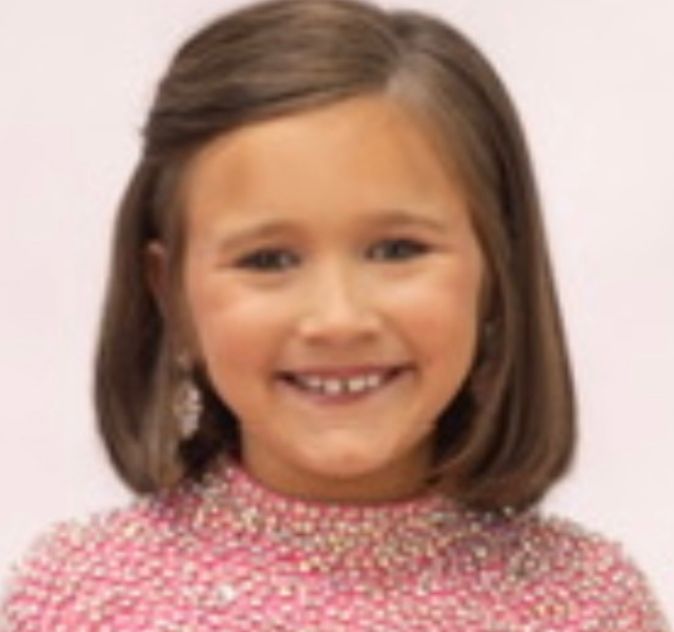 Baylee D.