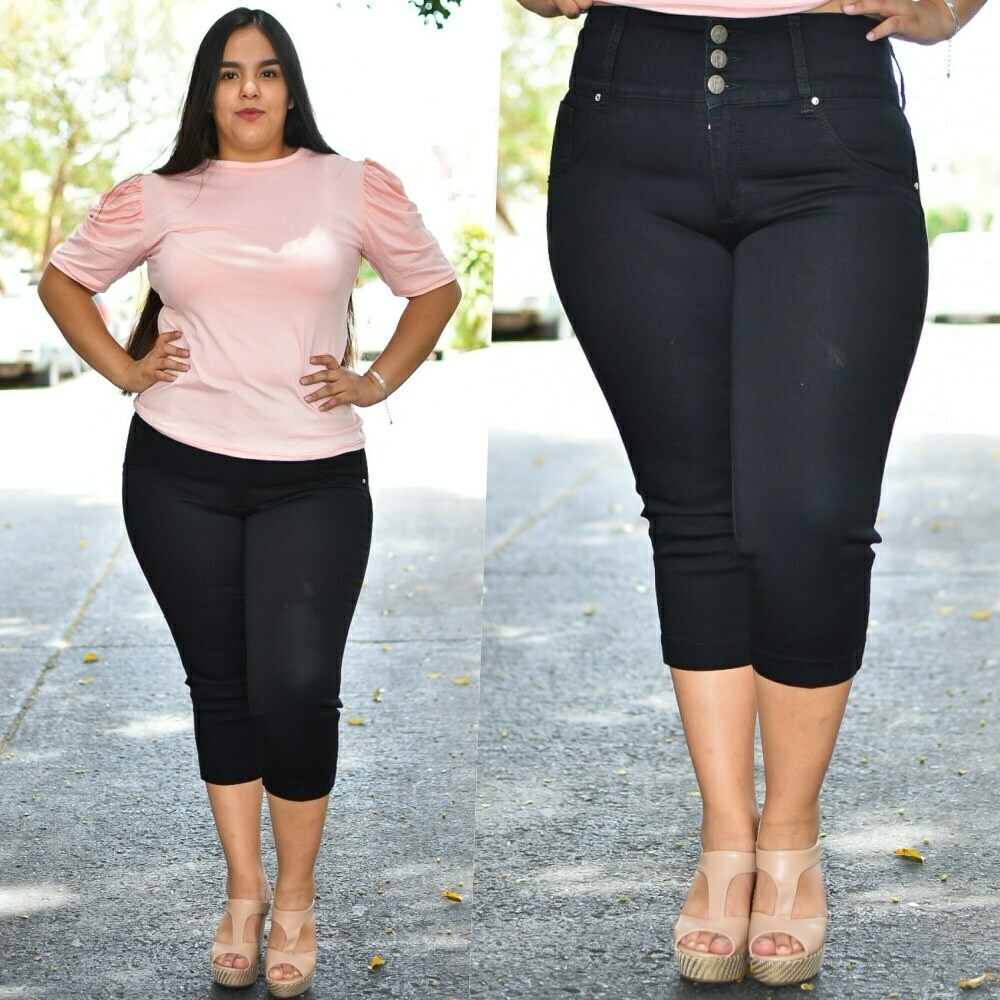 Capri negro de mezclilla Curvy modelo 01371
