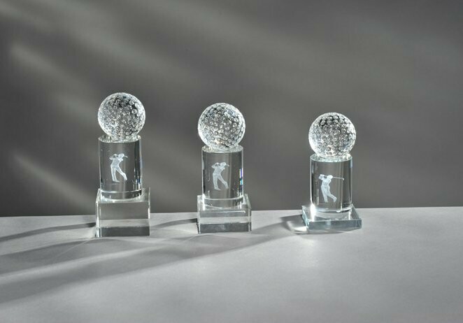 Glaszylinder mit Golfball