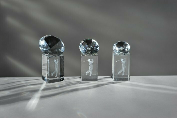 Glasquader mit Diamant