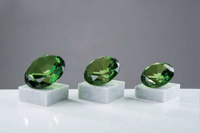 Glasdiamant Grün auf Sockel