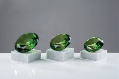 Glasdiamant Grün auf Sockel