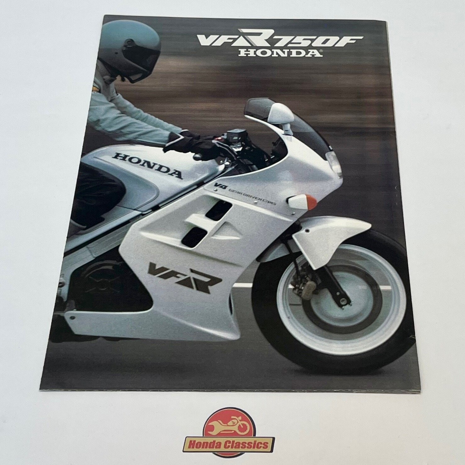 Honda VFR750F Sales Brochure. HSB631