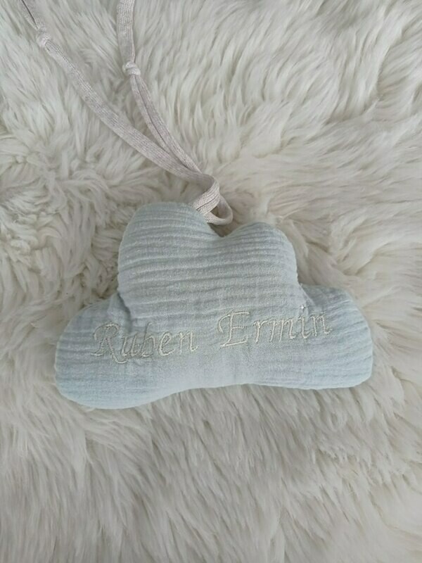 Wolken Maxi Cosi Anhänger aus Musselin, Personalisiertes  Kinderwagen Babyzimmer Babybett Accessoires für Kinderzimmer Jungen Mädchen mit Name