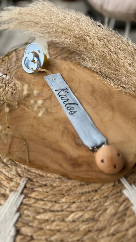 Süßes Schnullerband personalisiert mit Name | aus Baumwolle | Schnullerkette | Holzclips | Baby | Schnuller | Geschenk | Geburt |Süßes Schnullerband personalisiert mit Name | aus Baumwolle | Schnuller