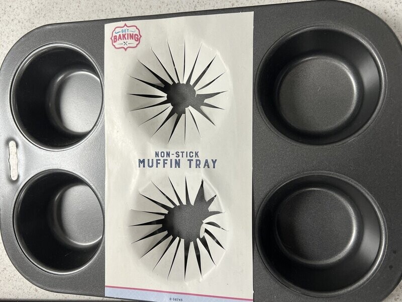 6 Non stick muffin tins