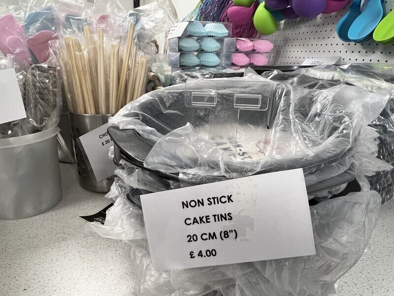 Non stick Cake Tins 8" (20cm)