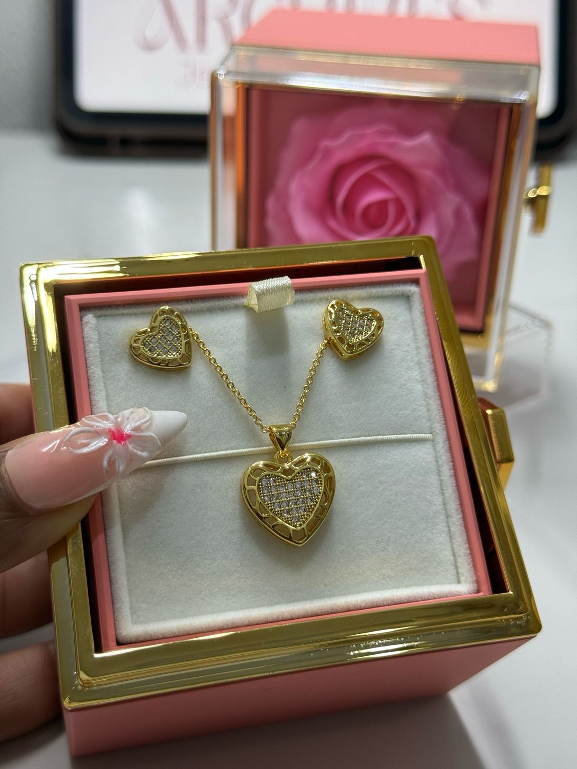 Ana Luxury Rose Box