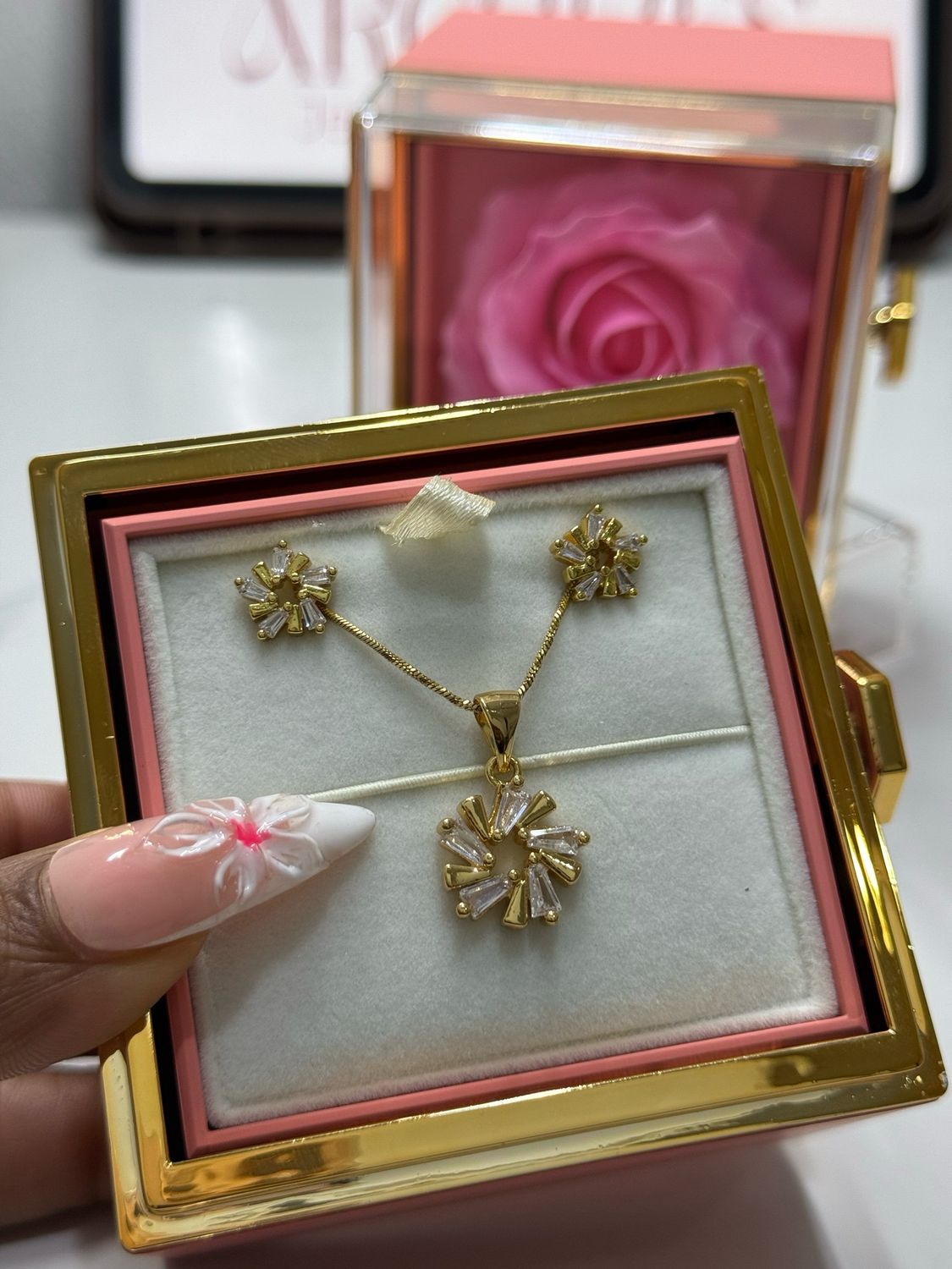Ana Luxury Rose Box