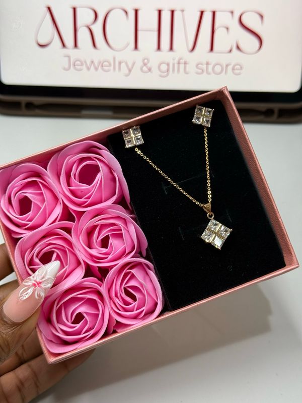 Eva Preserved Rose Box