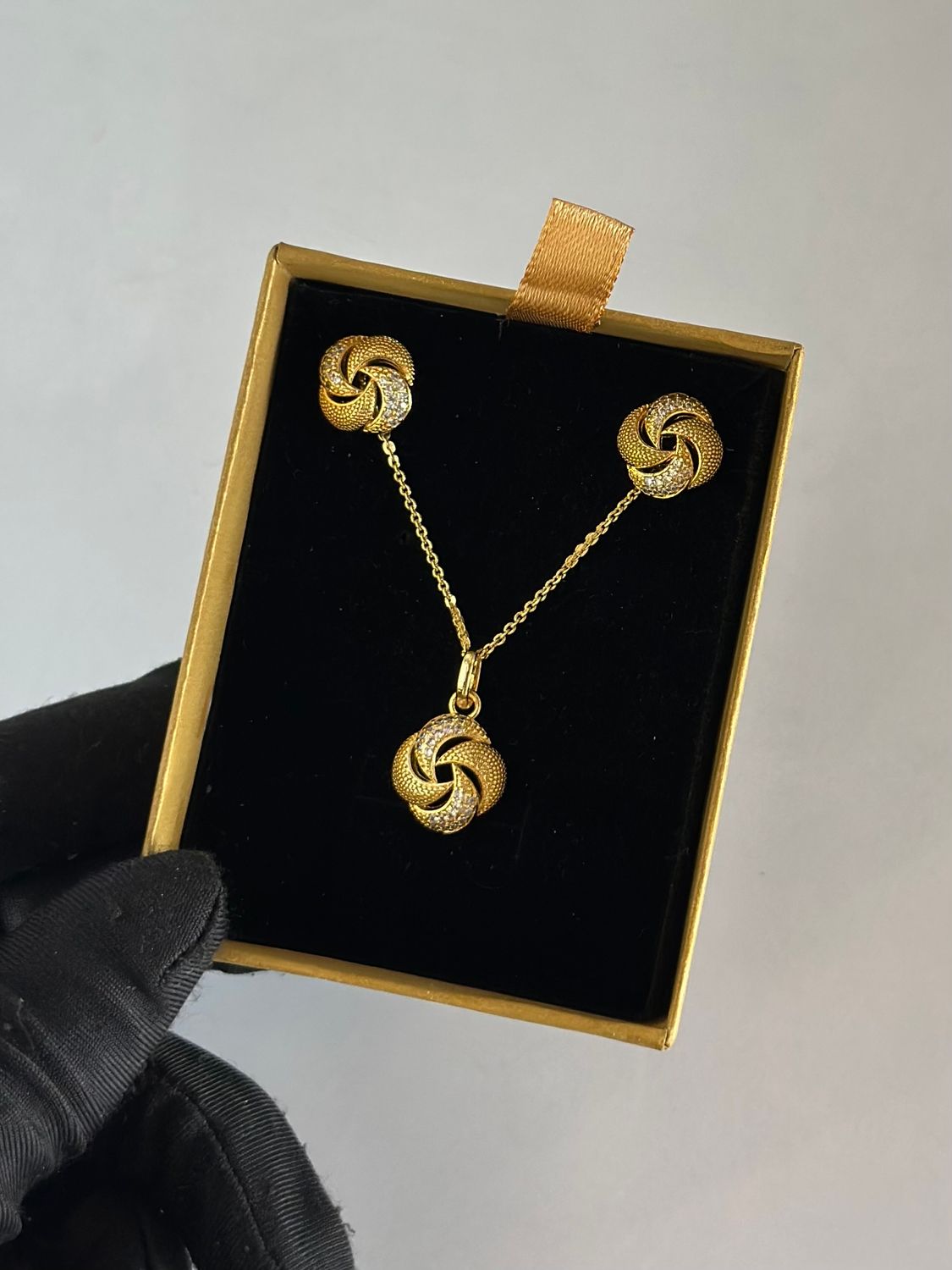 English Gold Necklace