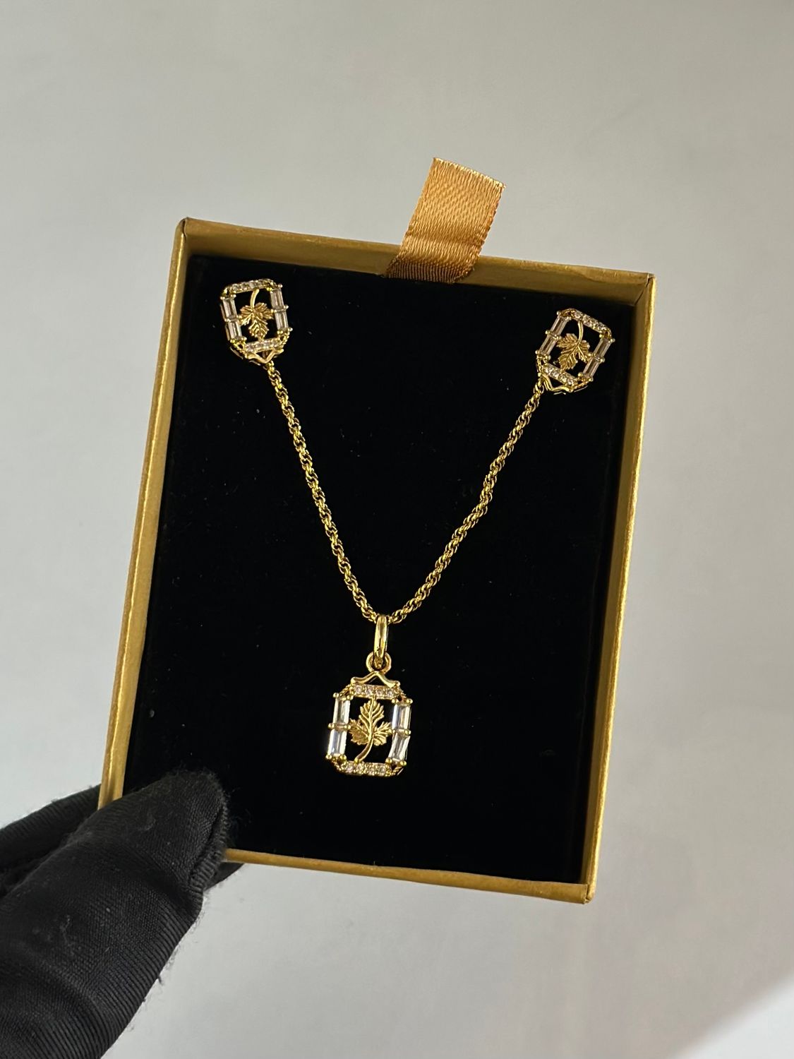 English Gold Necklace