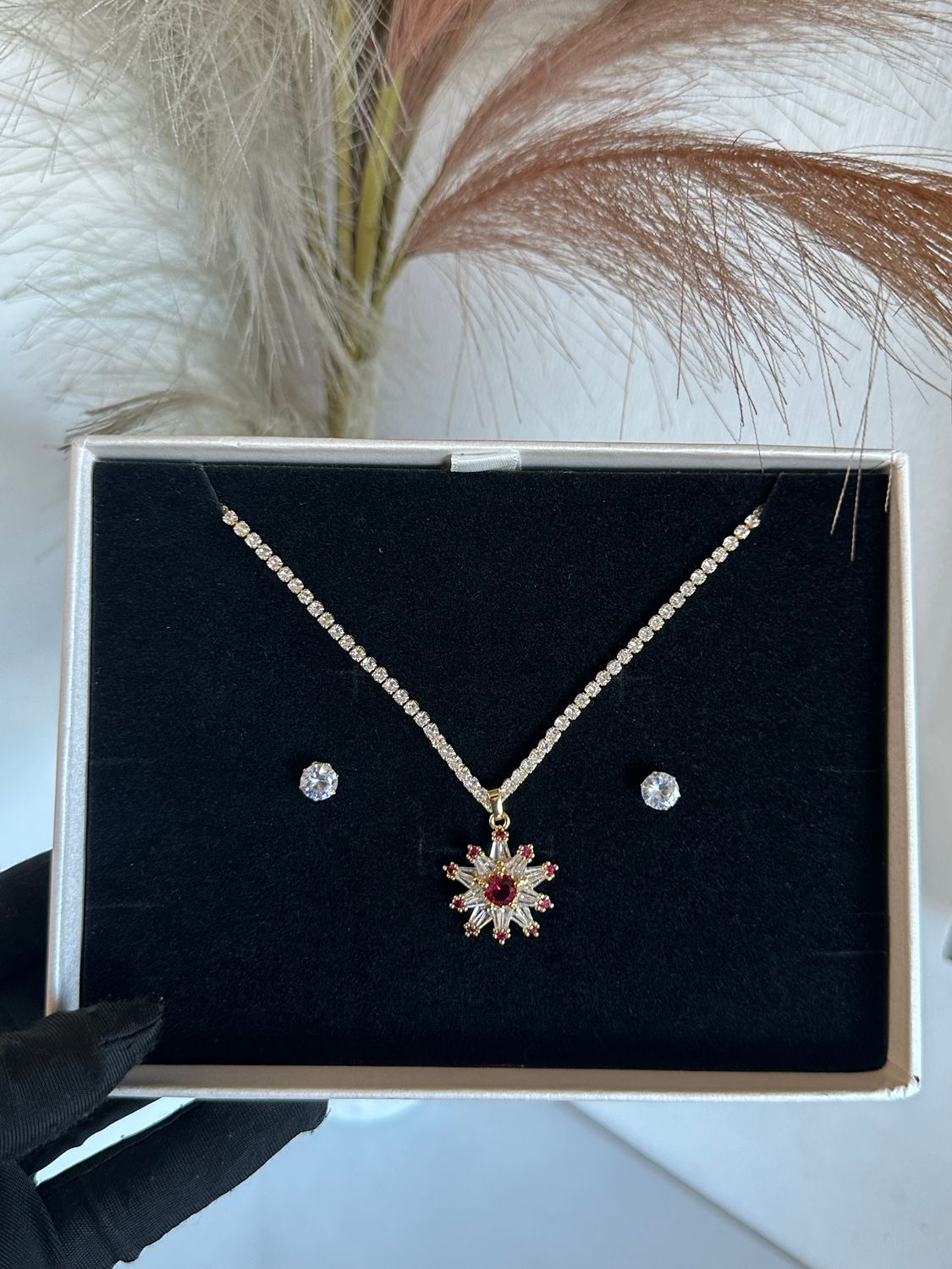 Belle necklace