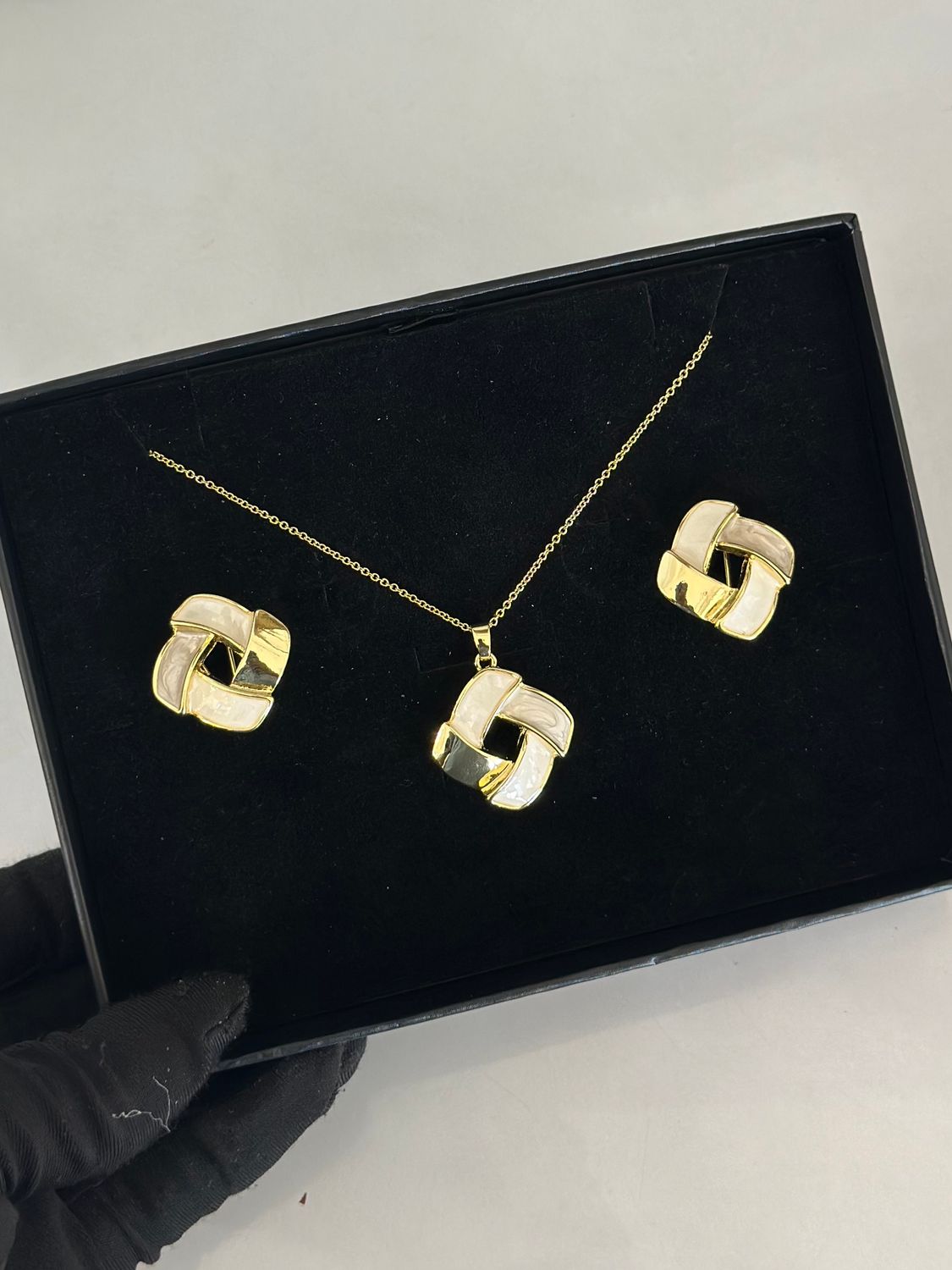Nois necklace
