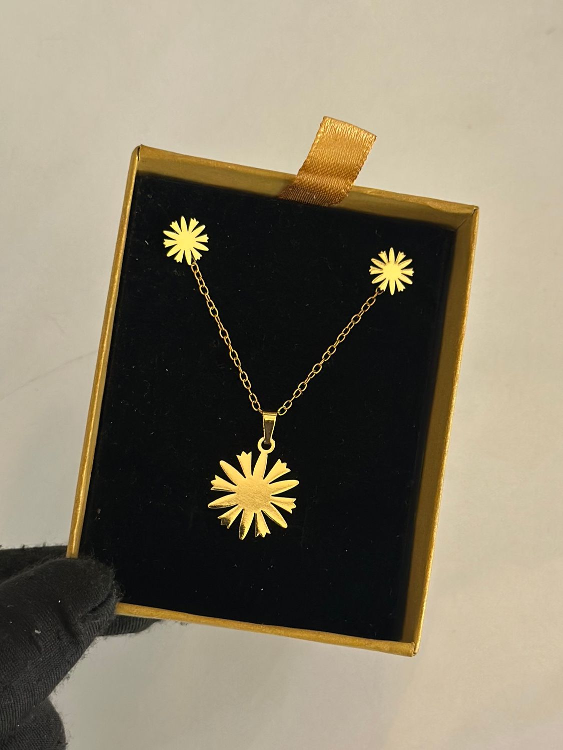 Alba Necklace