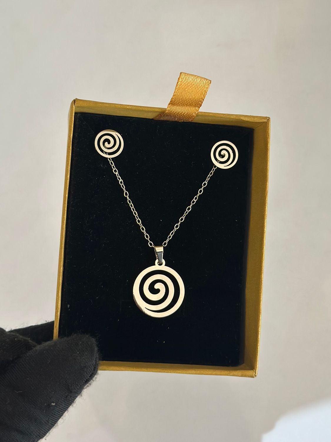 Alba Necklace