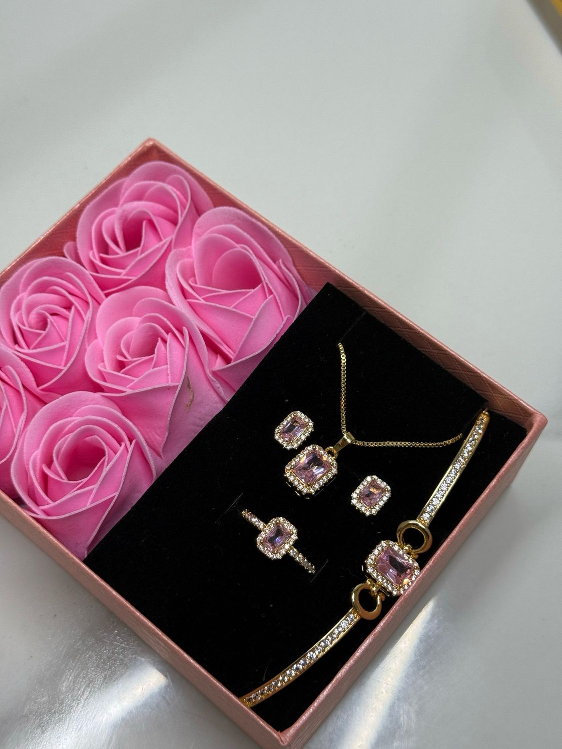 Isla Love Gift Set