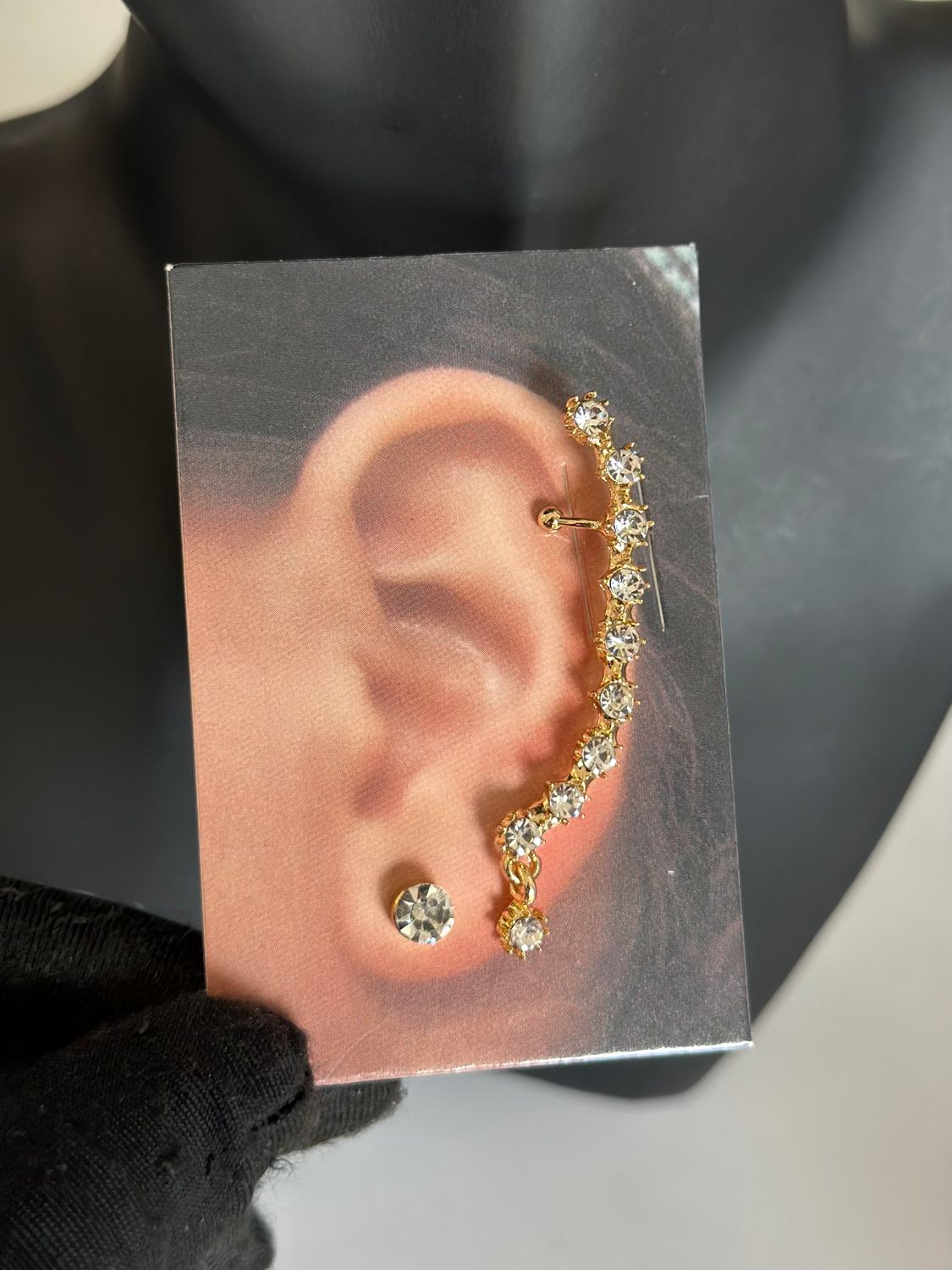 Ear cuff