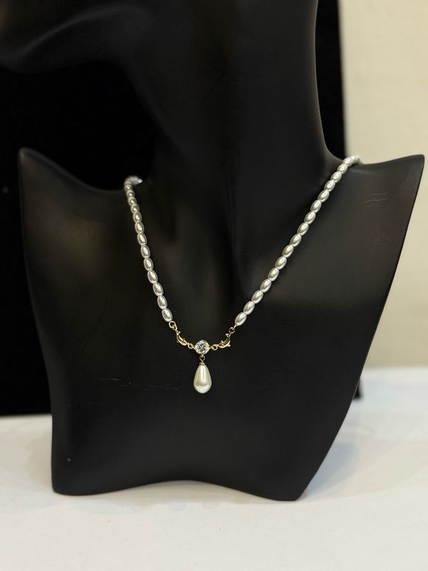 Rae Pearl Necklace