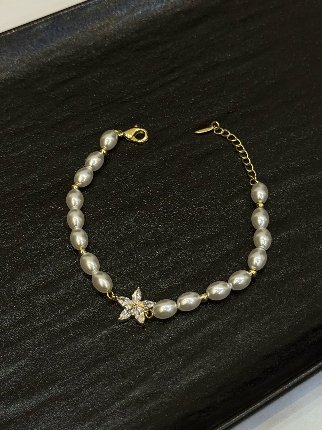 Rae Pearl Bracelet