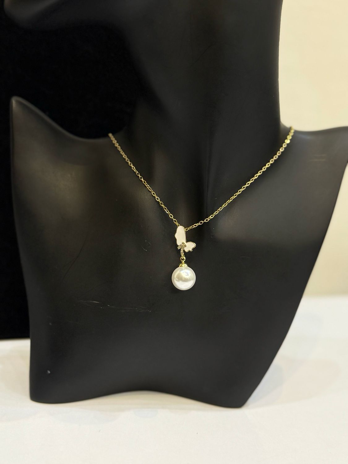 Rae Pearl Necklace