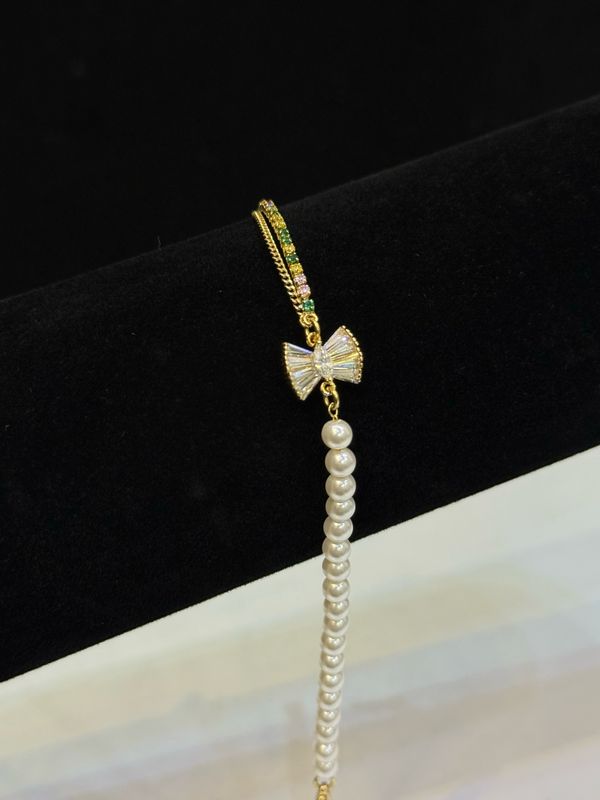 Rae Pearl Bracelet