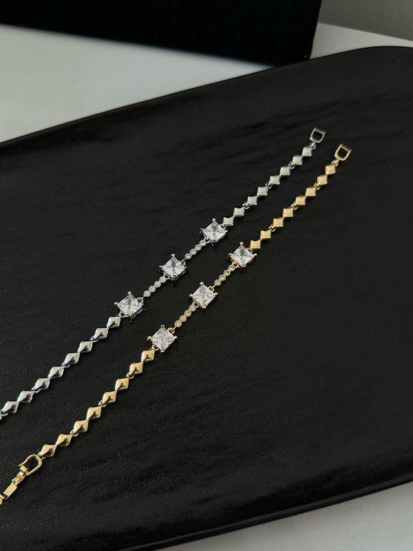 Lia Bracelet