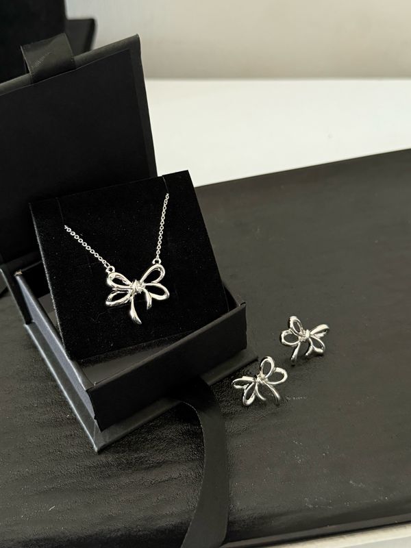 Nora Necklace